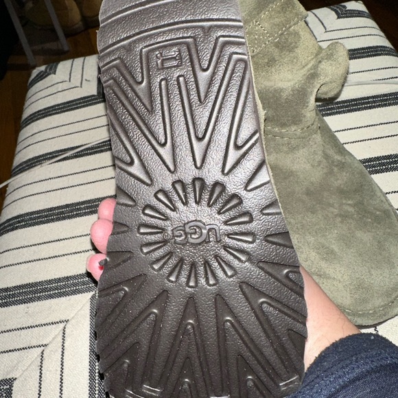 Ugg boots sz-5. Suede Olive - Picture 4 of 7